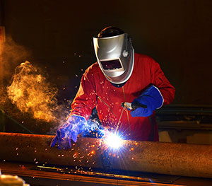 Fabrication welding complete a position 5 weld (horizontal pipe).