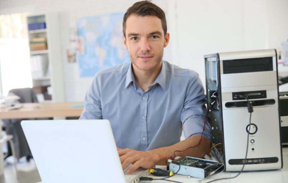 Learn about information technology at Lincoln Tech.