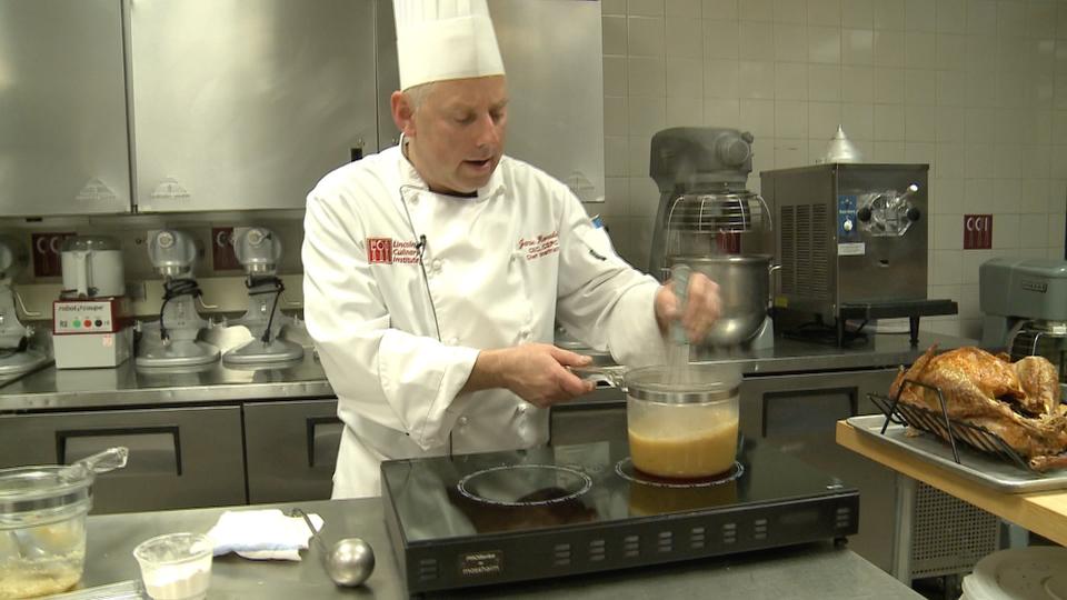 How to make gravy from turkey drippings